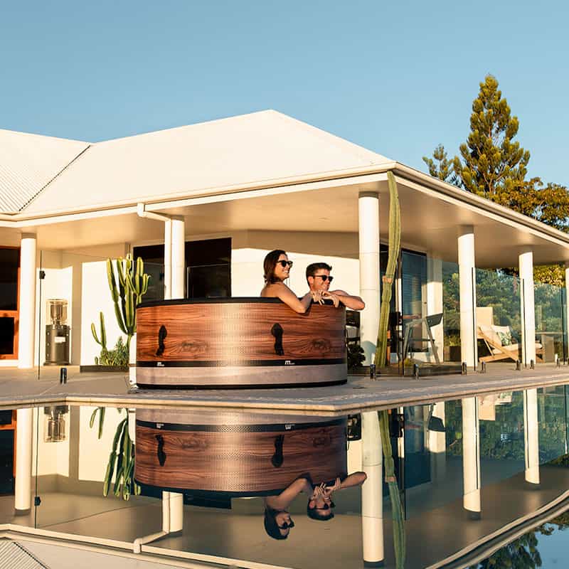 Couple relaxing in Mspa Duet