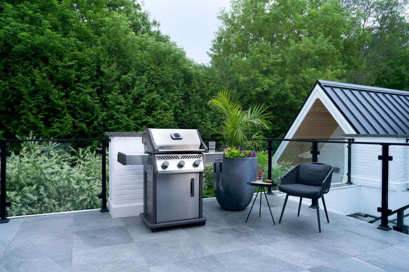 Napoleon Rogue® 425 Stainless Steel Gas Grill