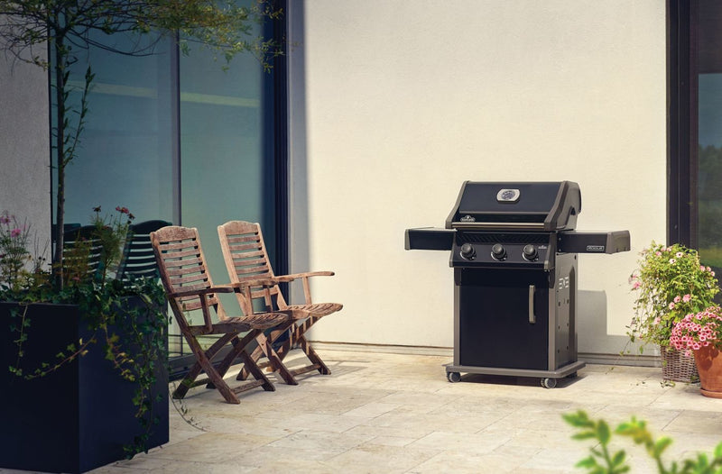 Napoleon Rogue® 425 Black Gas Grill