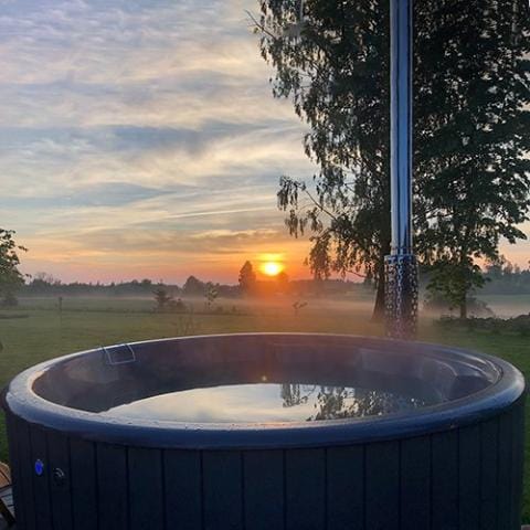 SaunaLife-Wood-Fired-Hot-Tub-sunset