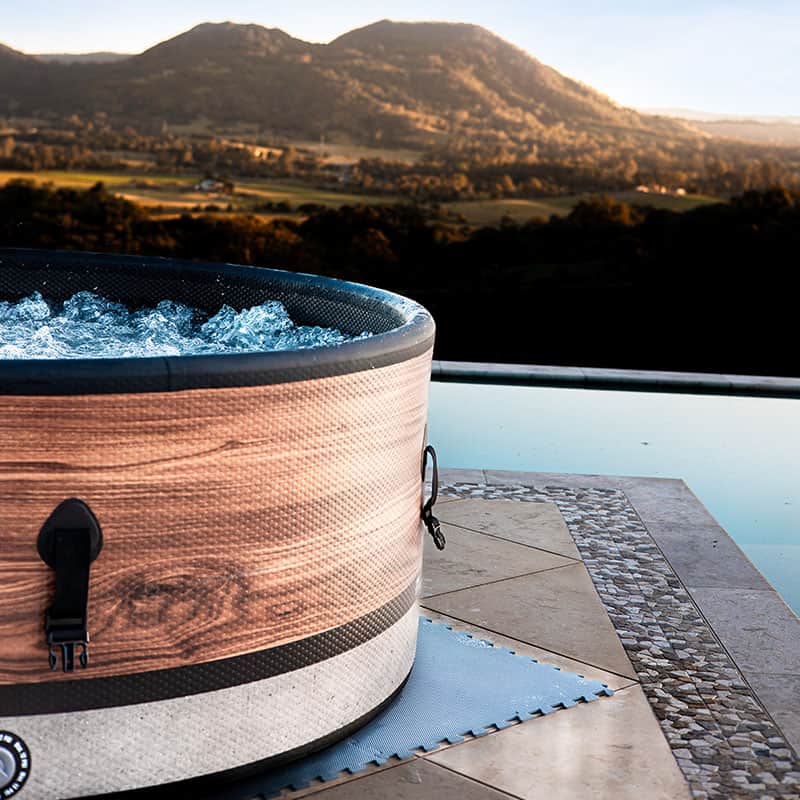 MSpa Duet with Mountain Background